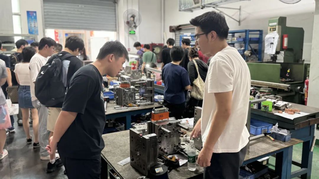 模具设备工艺参观学习.jpg