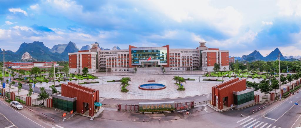 1784363596458490.jpg 南校区美景.jpg